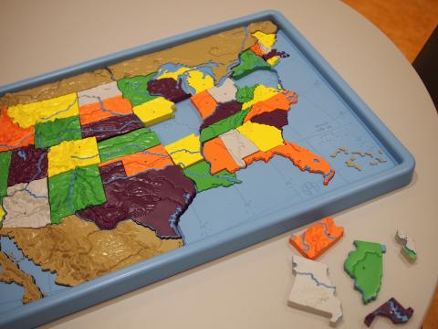 Tactile map of the United States with moveable pieces